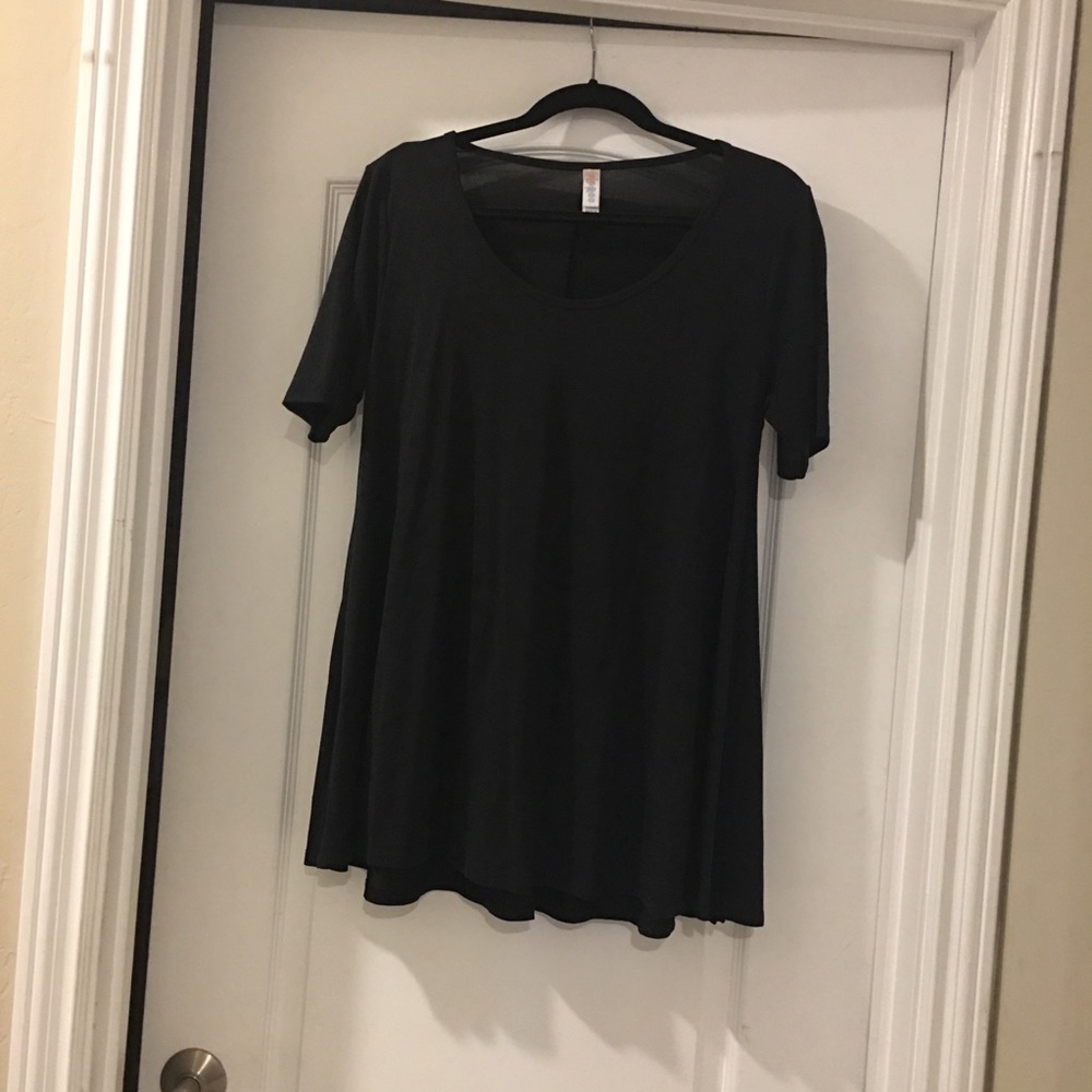⚡️FLASH SALE ⚡️ M Solid Black Perfect T